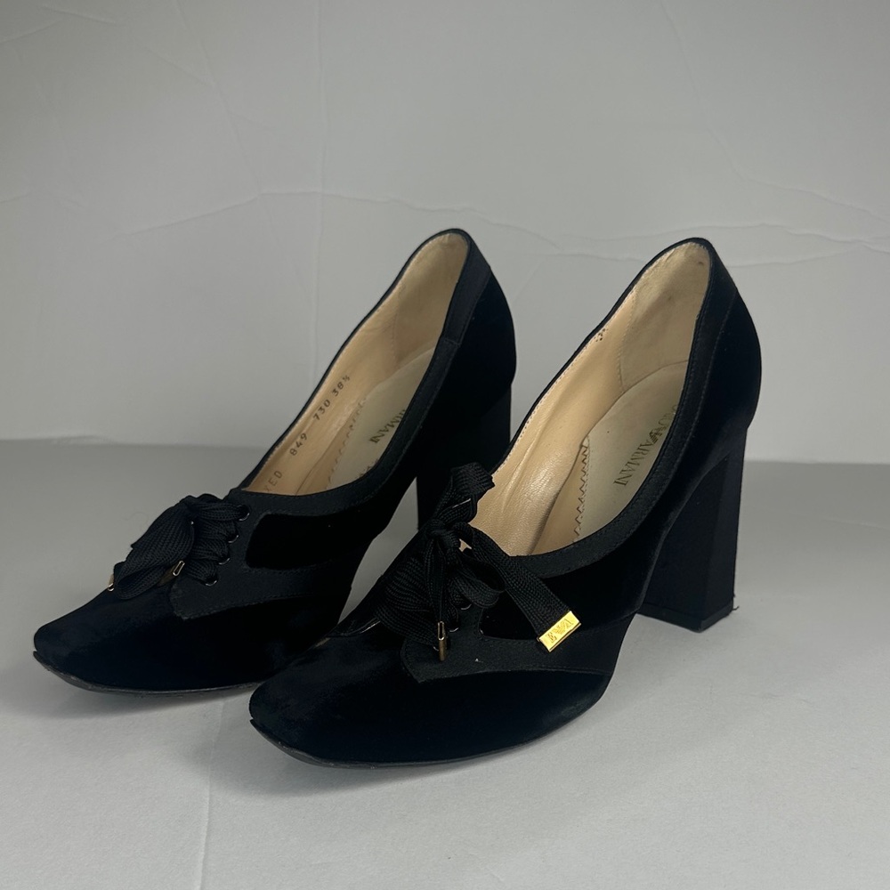 Elegant Black Velvet Heels - Picture 2 of 9